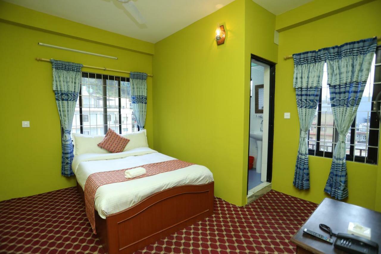 Hotel Blue Magnet Покхара Экстерьер фото