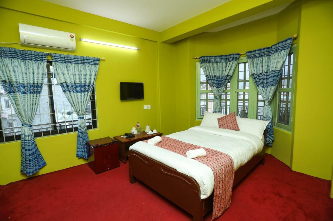 Hotel Blue Magnet Покхара Экстерьер фото
