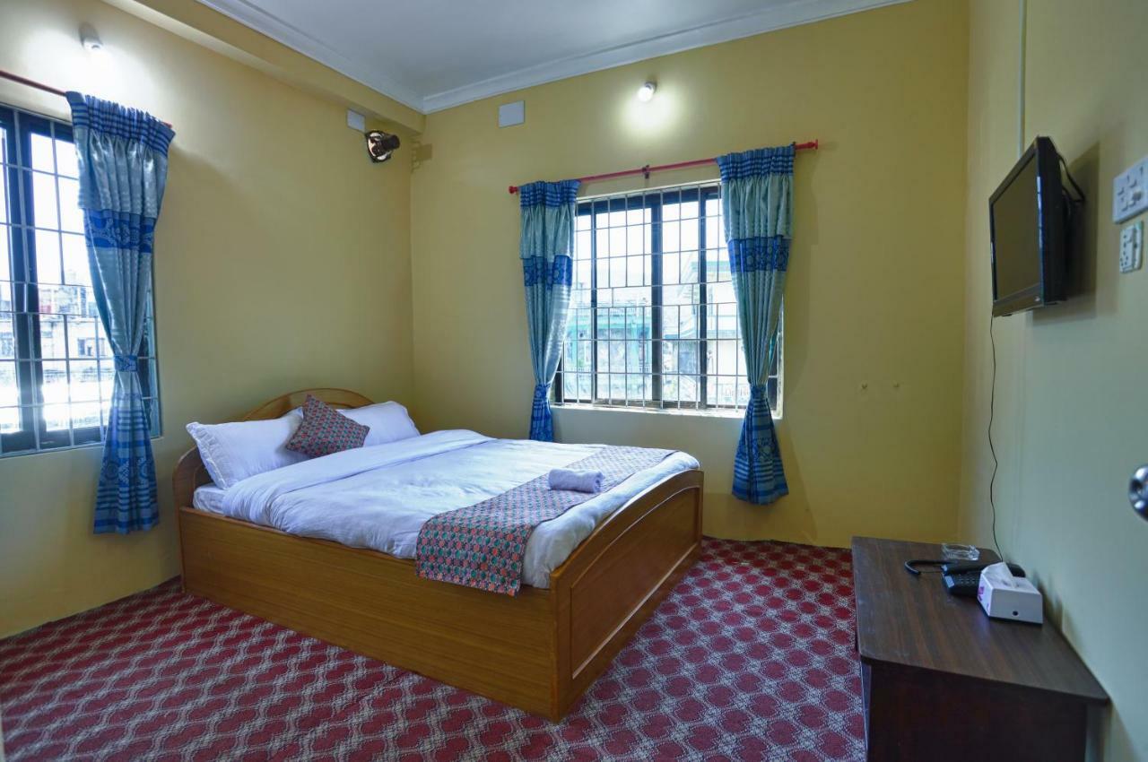 Hotel Blue Magnet Покхара Экстерьер фото