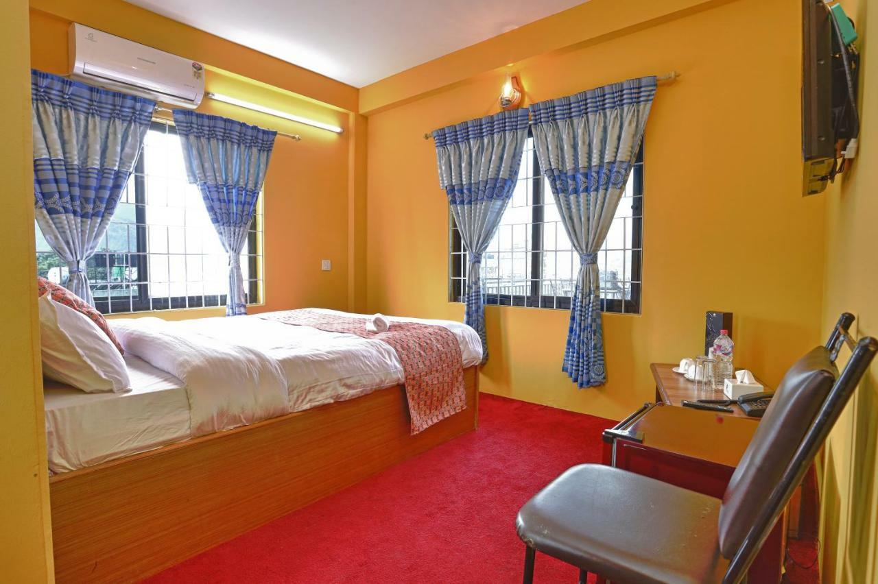 Hotel Blue Magnet Покхара Экстерьер фото