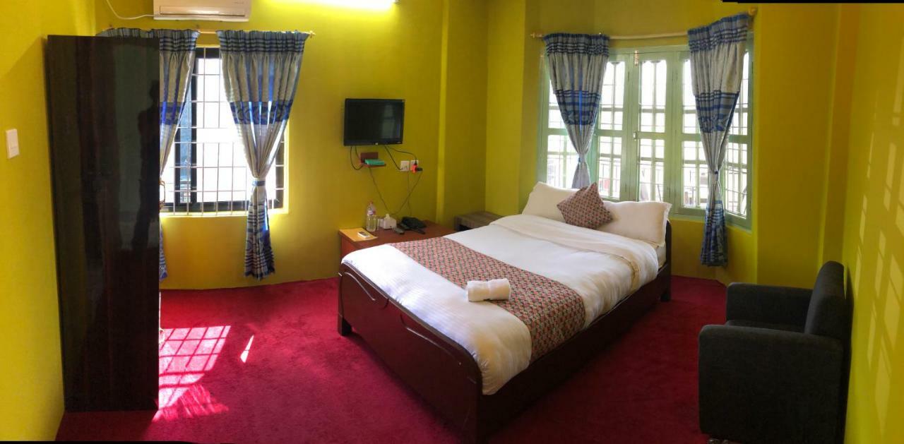 Hotel Blue Magnet Покхара Экстерьер фото