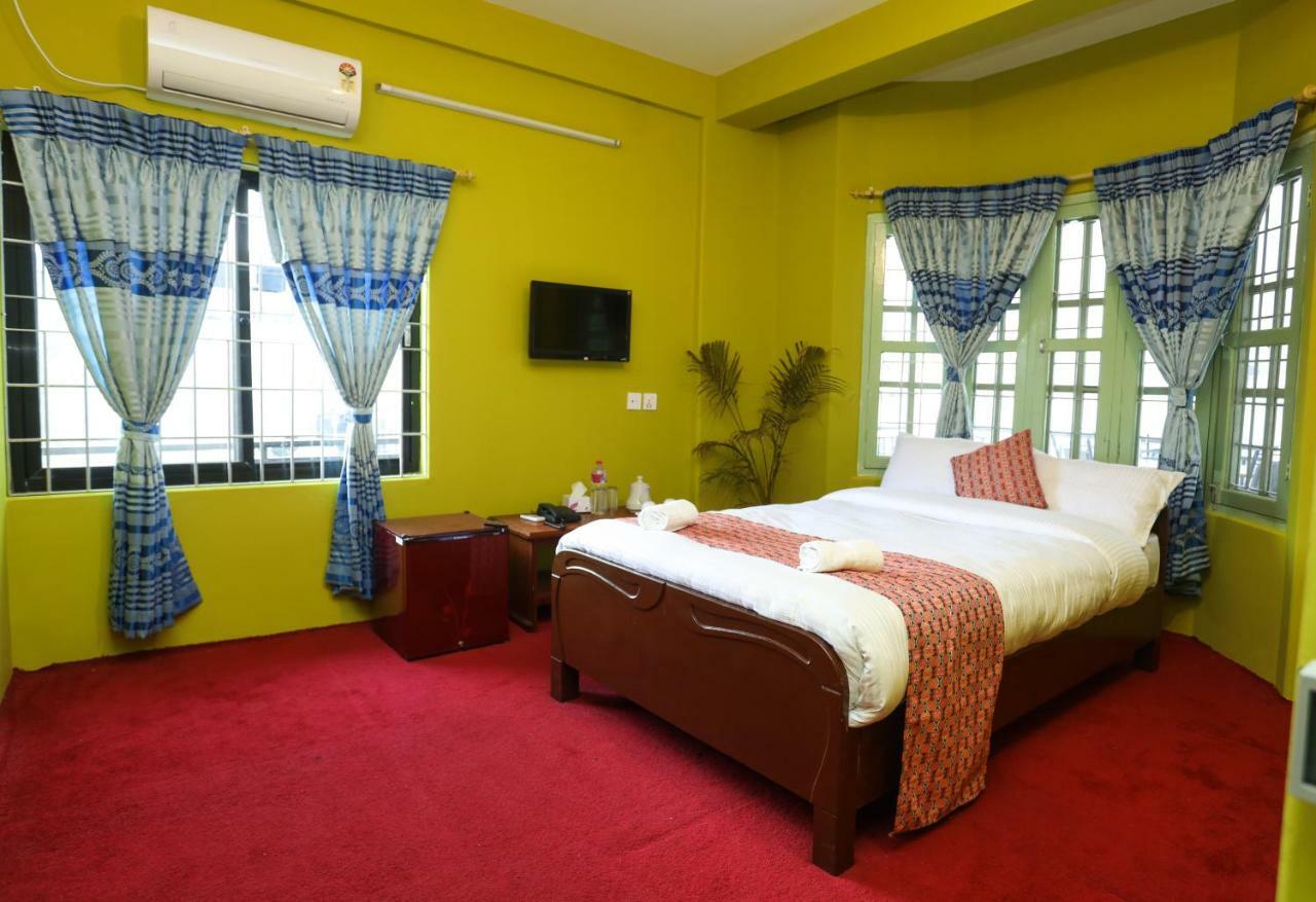 Hotel Blue Magnet Покхара Экстерьер фото