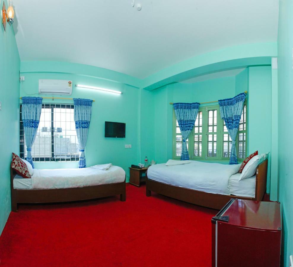 Hotel Blue Magnet Покхара Экстерьер фото