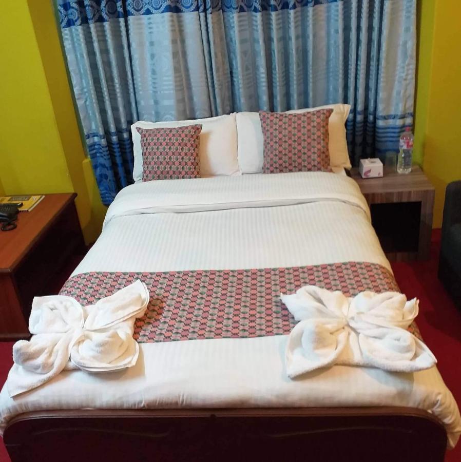 Hotel Blue Magnet Покхара Экстерьер фото